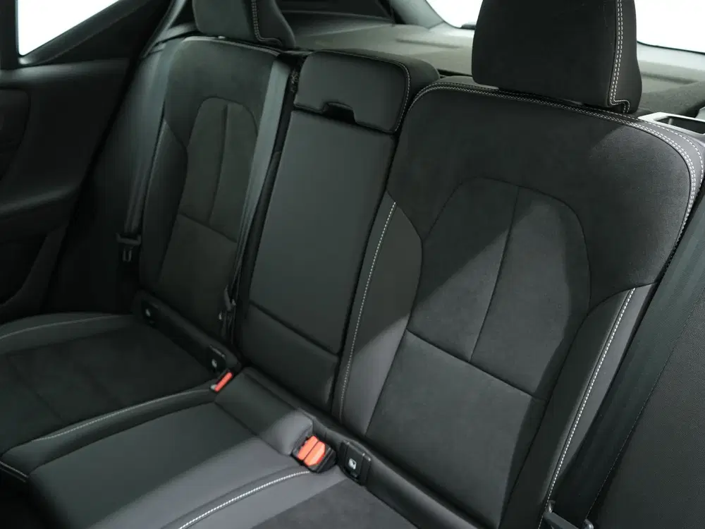 Volvo EX40 SINGLE MOTOR PLUS BLACK EDITION 70 KWH 100 uit 2025, foto 5
