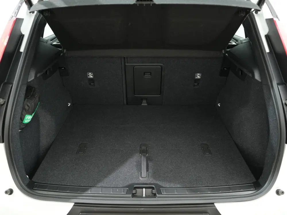 Volvo EX40 SINGLE MOTOR PLUS BLACK EDITION 70 KWH 100 uit 2025, foto 7