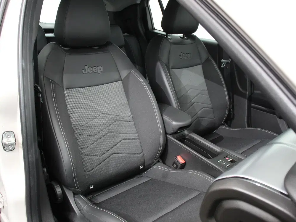 Jeep Avenger 1.2 e-Hybrid Altitude Automaat Climate con uit 2025, foto 11