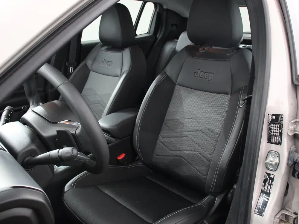 Jeep Avenger 1.2 e-Hybrid Altitude Automaat Climate con uit 2025, foto 13