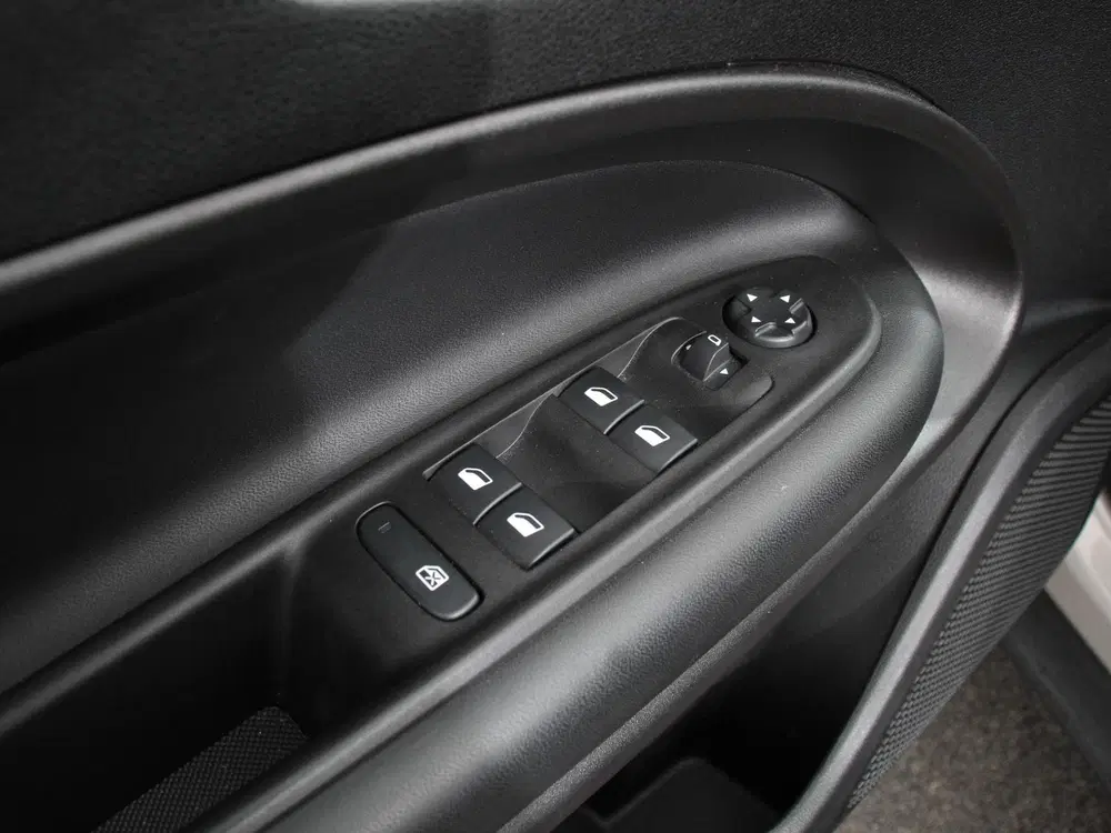 Jeep Avenger 1.2 e-Hybrid Altitude Automaat Climate con uit 2025, foto 14
