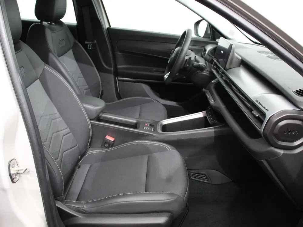 Jeep Avenger 1.2 e-Hybrid Altitude Automaat Climate con uit 2025, foto 2