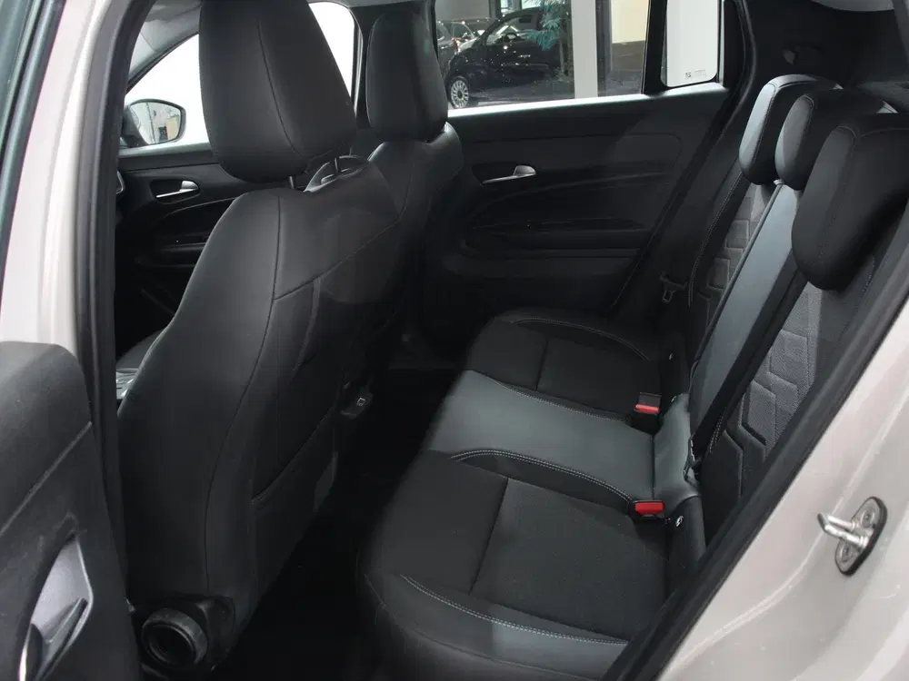Jeep Avenger 1.2 e-Hybrid Altitude Automaat Climate con uit 2025, foto 9