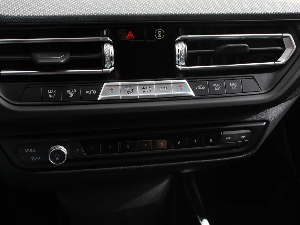 BMW 1-serie 118i Automaat Sportline Business Edition N uit 2022, foto 15