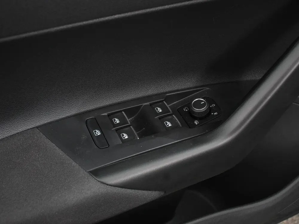Volkswagen Polo 1.0 TSI 70kW DSG R-Line Design Pack DEMO ! i uit 2025, foto 13