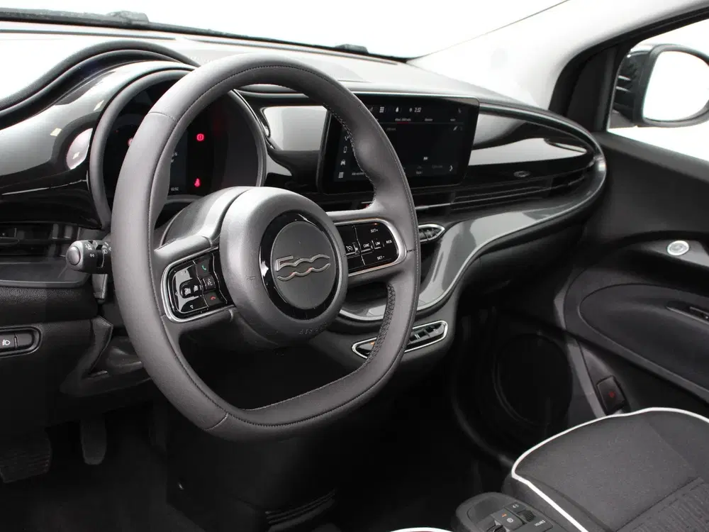 Fiat 500e Berline 42 kWh Automaat Climate control Cr uit 2023, foto 2