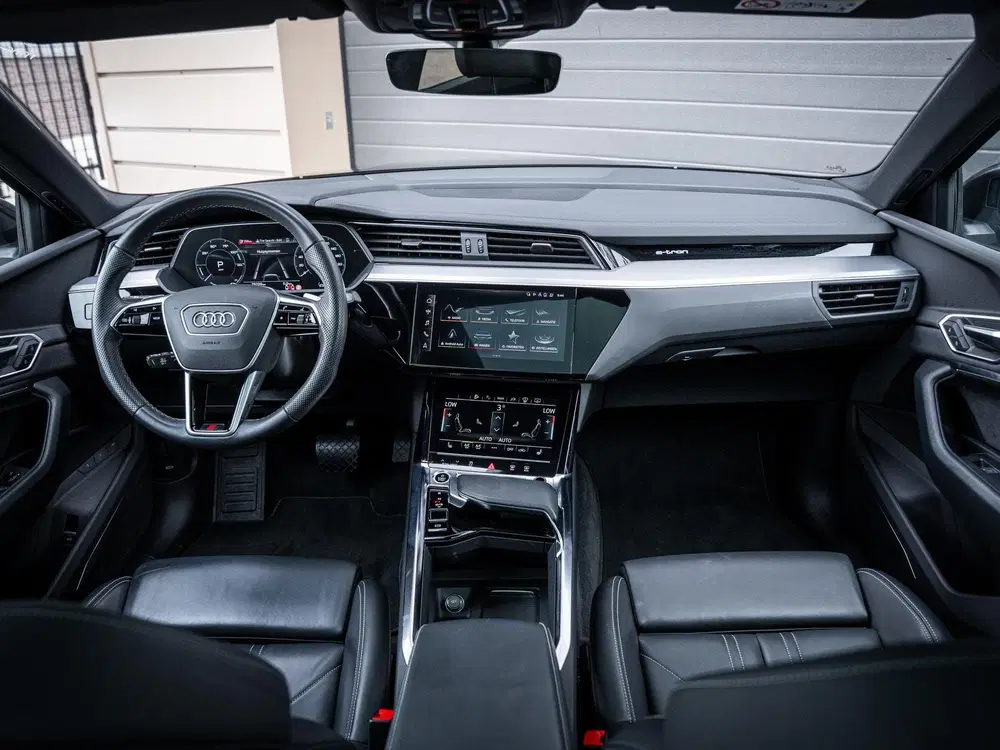 Audi e-tron 55 quattro S edition 95 kWh uit 2022, foto 10