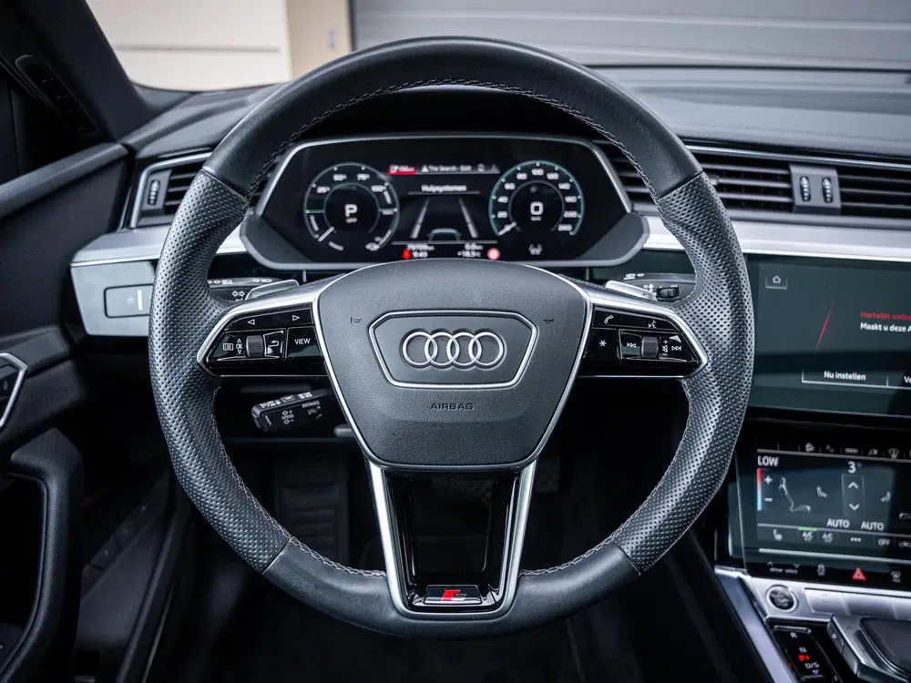 Audi e-tron 55 quattro S edition 95 kWh uit 2022, foto 18