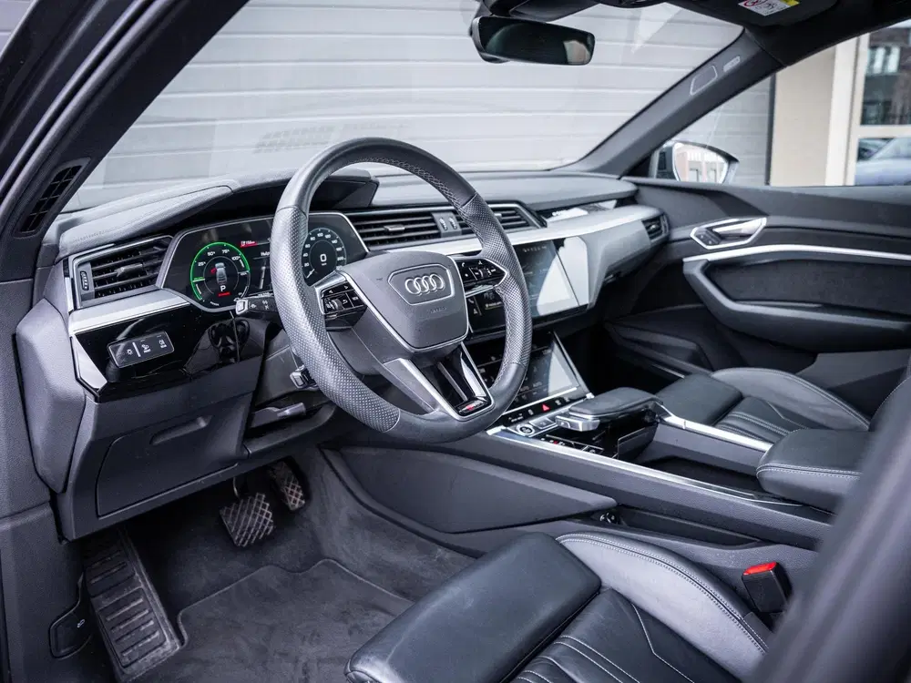 Audi e-tron 55 quattro S edition 95 kWh uit 2022, foto 2