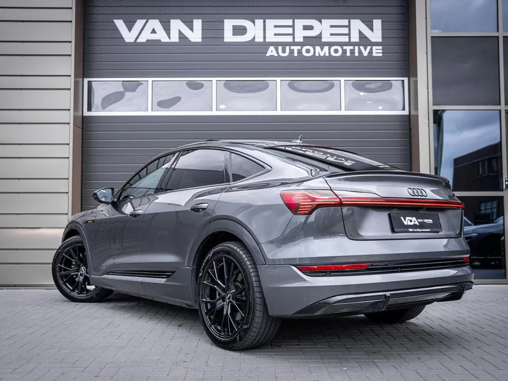 Audi e-tron 55 quattro S edition 95 kWh uit 2022, foto 8