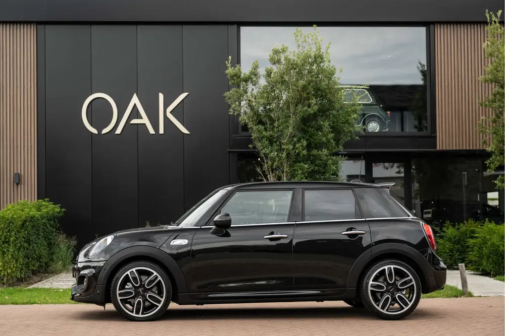 Mini 5-Deurs 2.0 Cooper S | JCW-Trim | Navigatie | Half Lede uit 2019