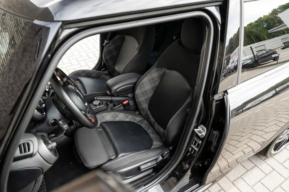 Mini 5-Deurs 2.0 Cooper S | JCW-Trim | Navigatie | Half Lede uit 2019, foto 17