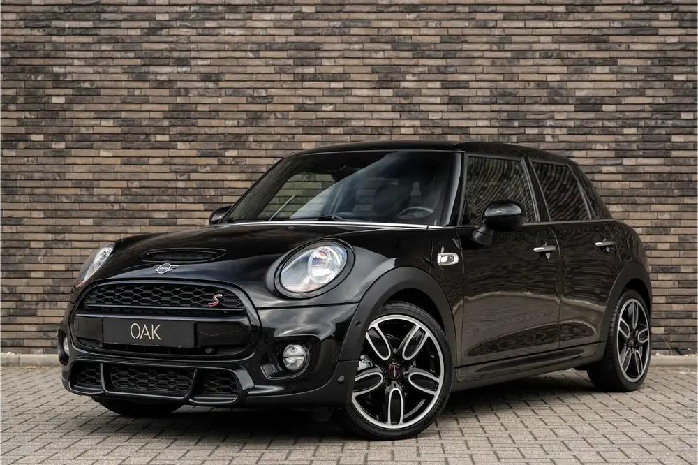 Mini 5-Deurs 2.0 Cooper S | JCW-Trim | Navigatie | Half Lede uit 2019, foto 2