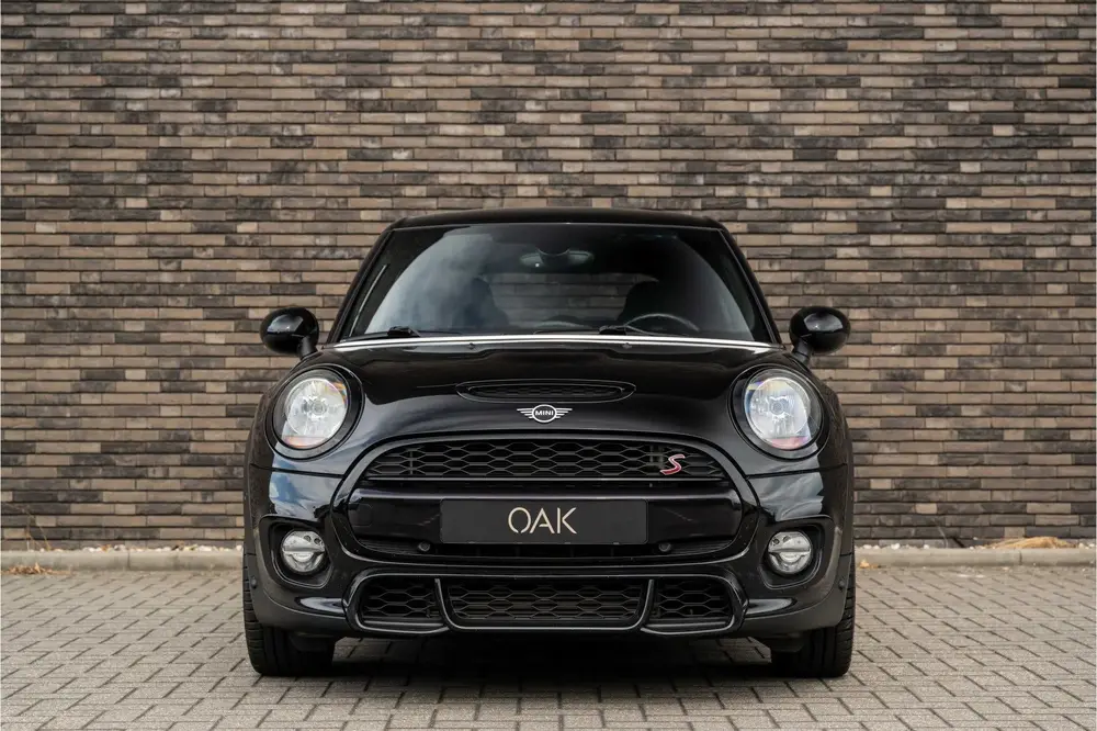 Mini 5-Deurs 2.0 Cooper S | JCW-Trim | Navigatie | Half Lede uit 2019, foto 3