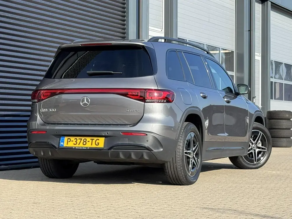 Mercedes-Benz EQB 300 4MATIC 7 Persoons uit 2022, foto 12