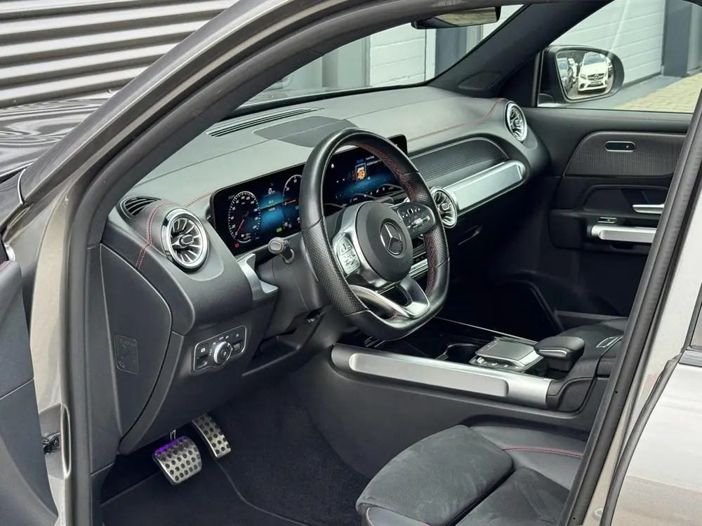 Mercedes-Benz EQB 300 4MATIC 7 Persoons uit 2022, foto 4