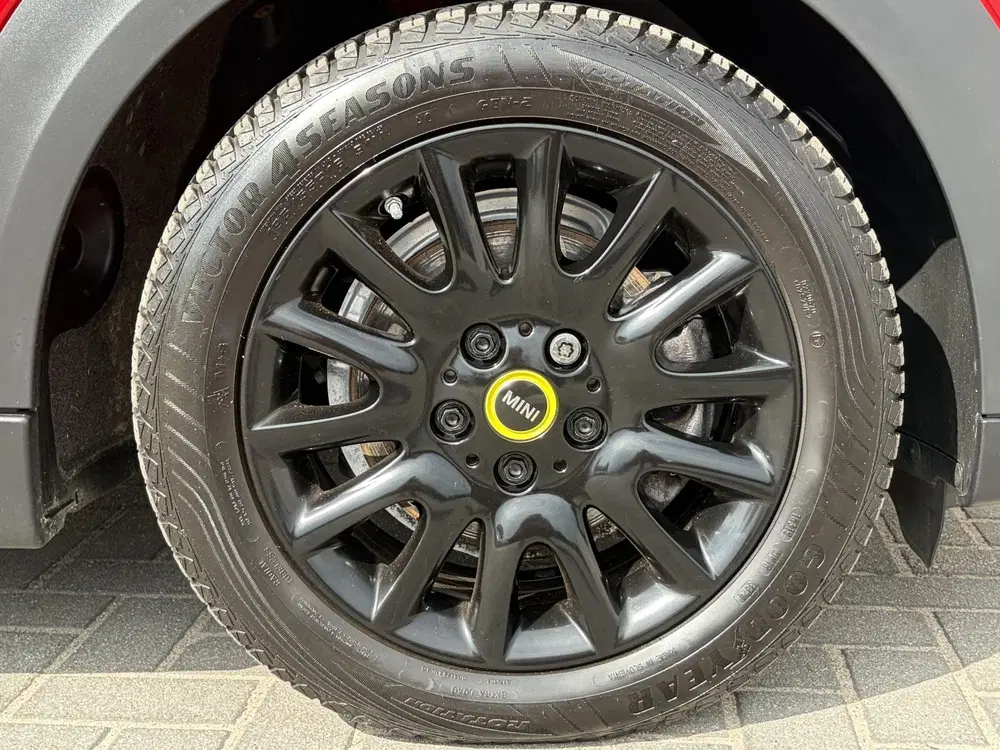 Mini Electric Classic 33 kWh uit 2022, foto 13