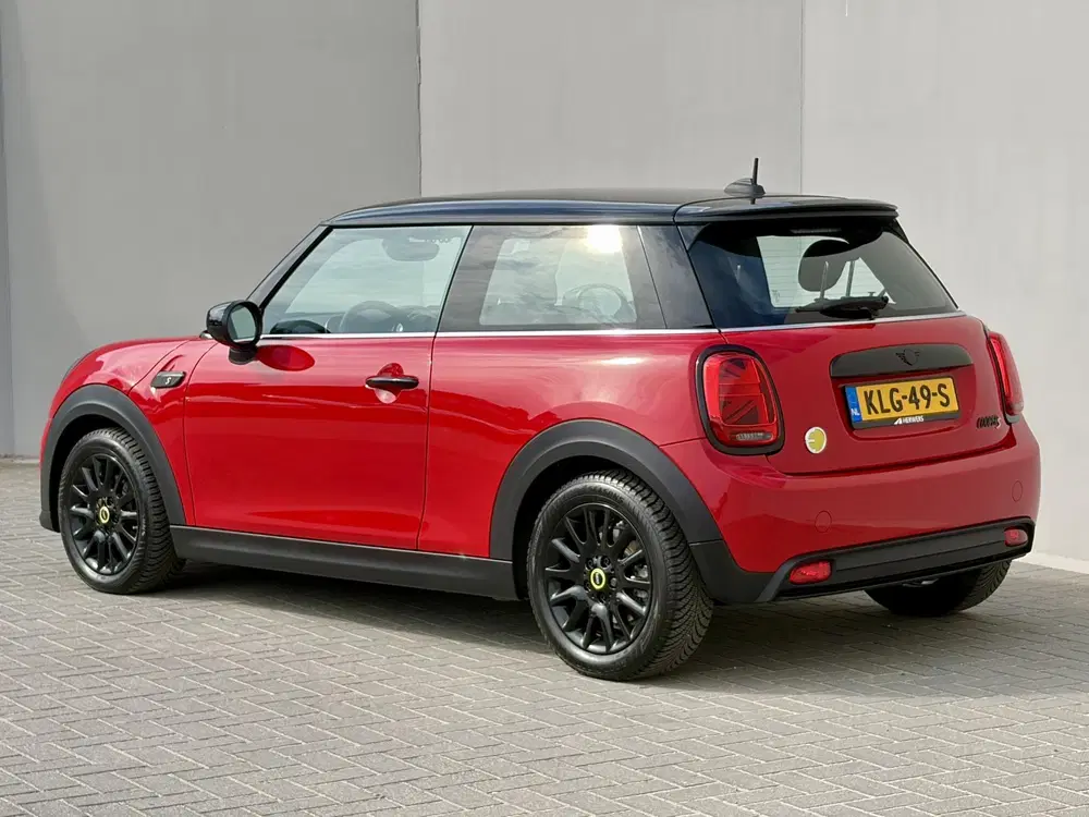 Mini Electric Classic 33 kWh uit 2022, foto 20