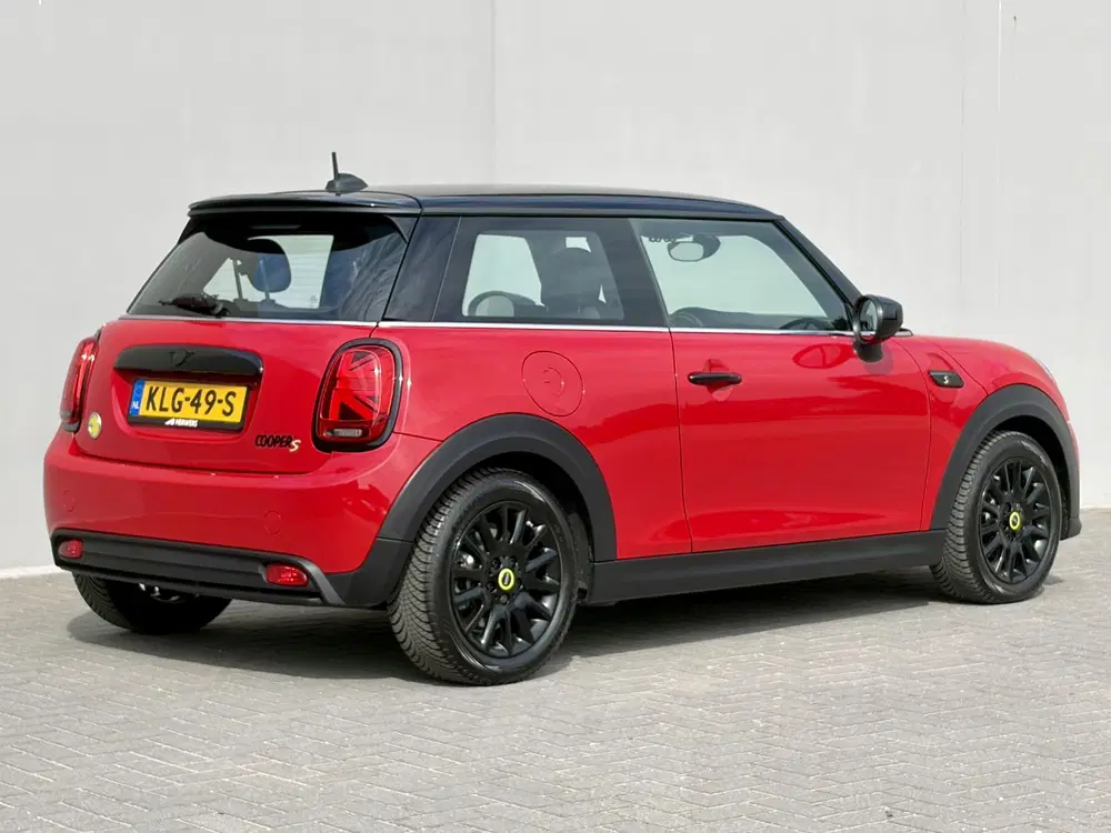 Mini Electric Classic 33 kWh uit 2022, foto 3