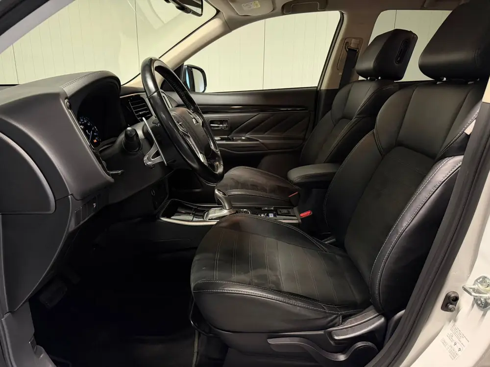 Mitsubishi Outlander 2.4 PHEV Intense 4WD Carplay (bj 2019) uit 2019, foto 10