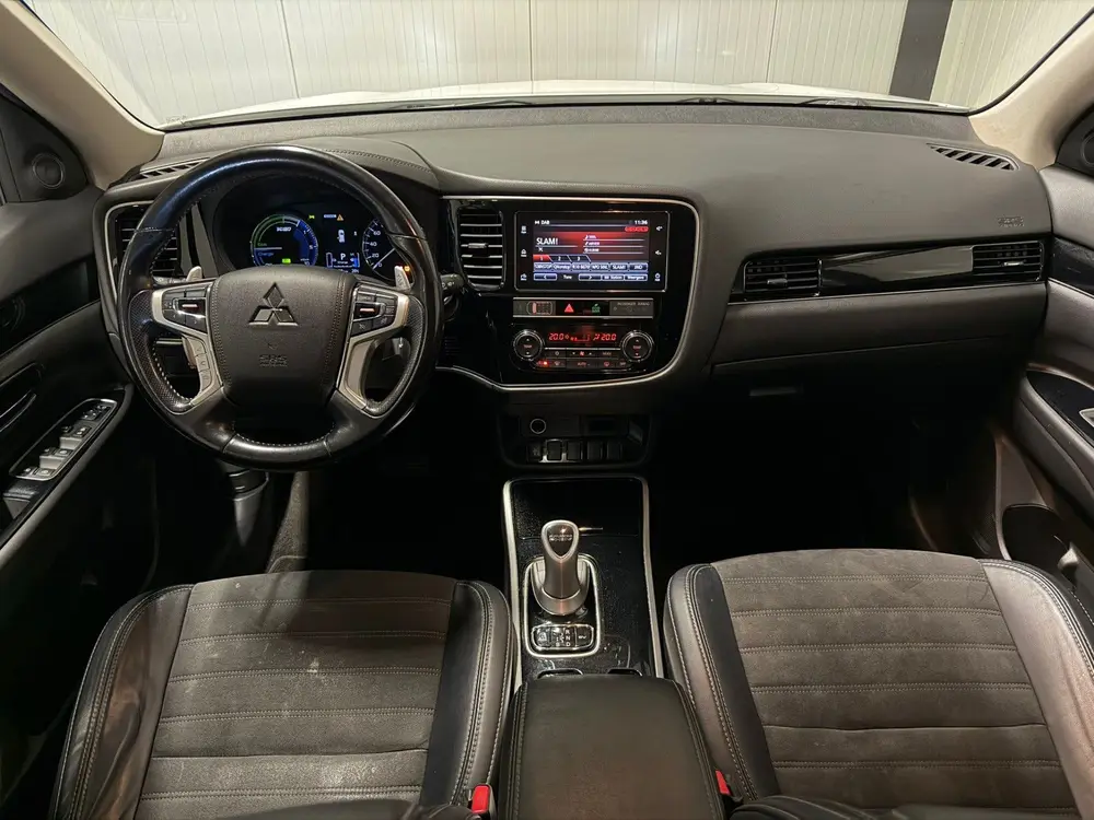 Mitsubishi Outlander 2.4 PHEV Intense 4WD Carplay (bj 2019) uit 2019, foto 11