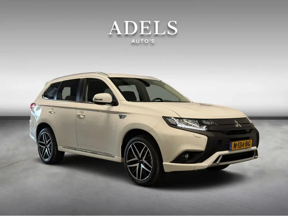 Mitsubishi Outlander 2.4 PHEV Intense 4WD Carplay (bj 2019) uit 2019, foto 2