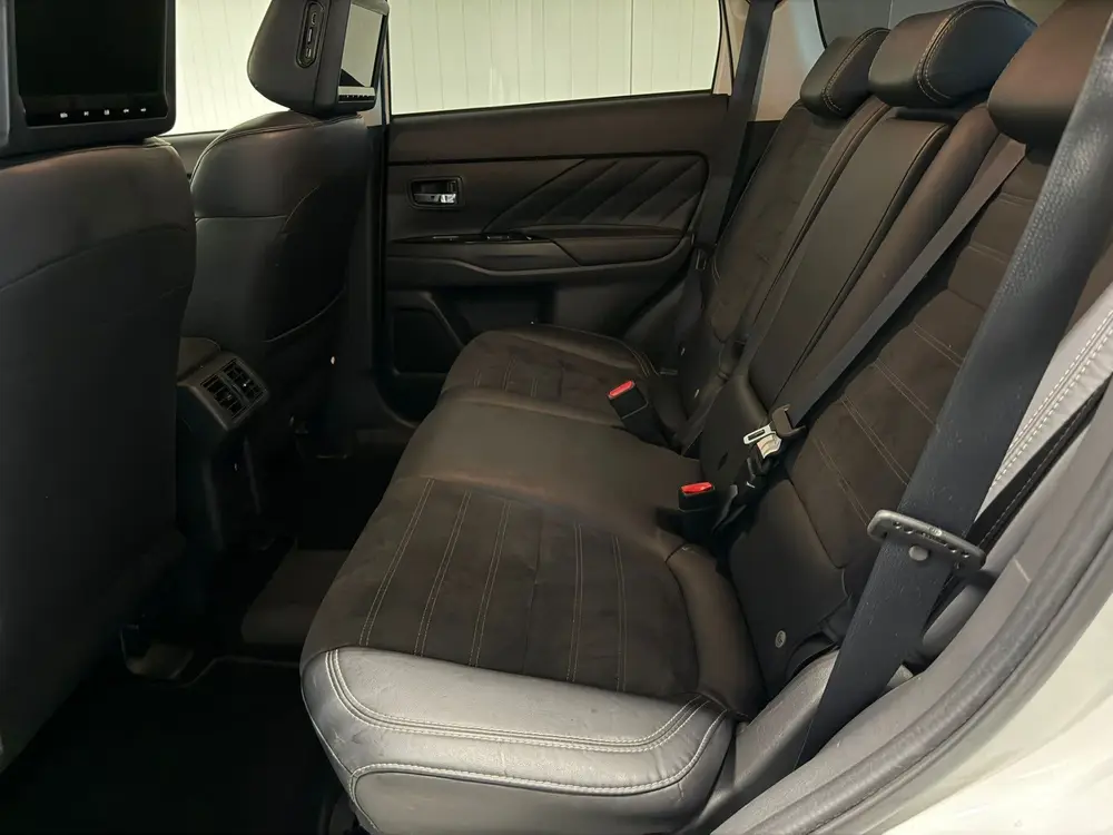 Mitsubishi Outlander 2.4 PHEV Intense 4WD Carplay (bj 2019) uit 2019, foto 20