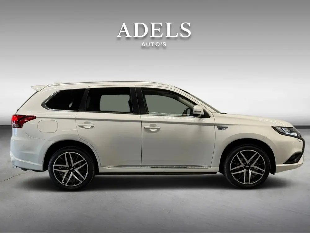 Mitsubishi Outlander 2.4 PHEV Intense 4WD Carplay (bj 2019) uit 2019, foto 4
