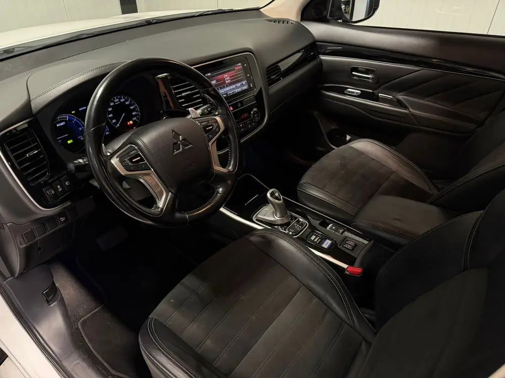 Mitsubishi Outlander 2.4 PHEV Intense 4WD Carplay (bj 2019) uit 2019, foto 8