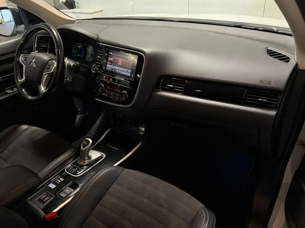 Mitsubishi Outlander 2.4 PHEV Intense 4WD Carplay (bj 2019) uit 2019, foto 9