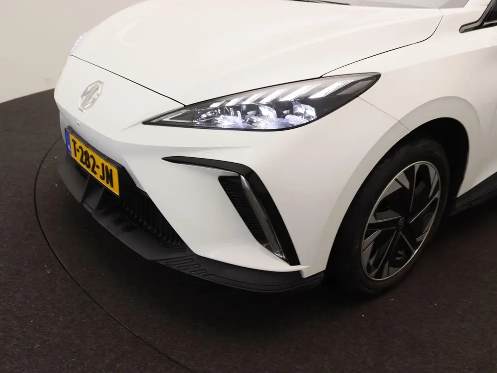 MG MG4 Luxury 64 kWh uit 2023, foto 16