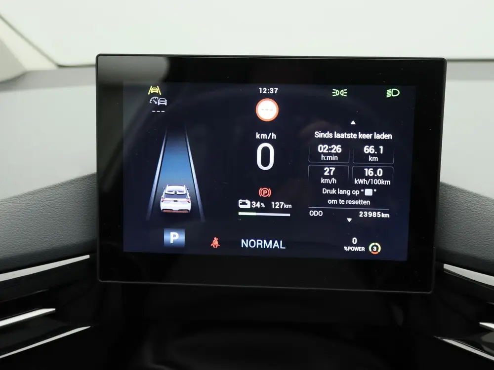MG MG4 Luxury 64 kWh uit 2023, foto 9