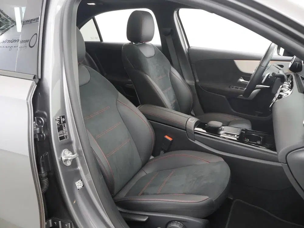 Mercedes-Benz A-Klasse 200 Business Solution AMG uit 2022, foto 10