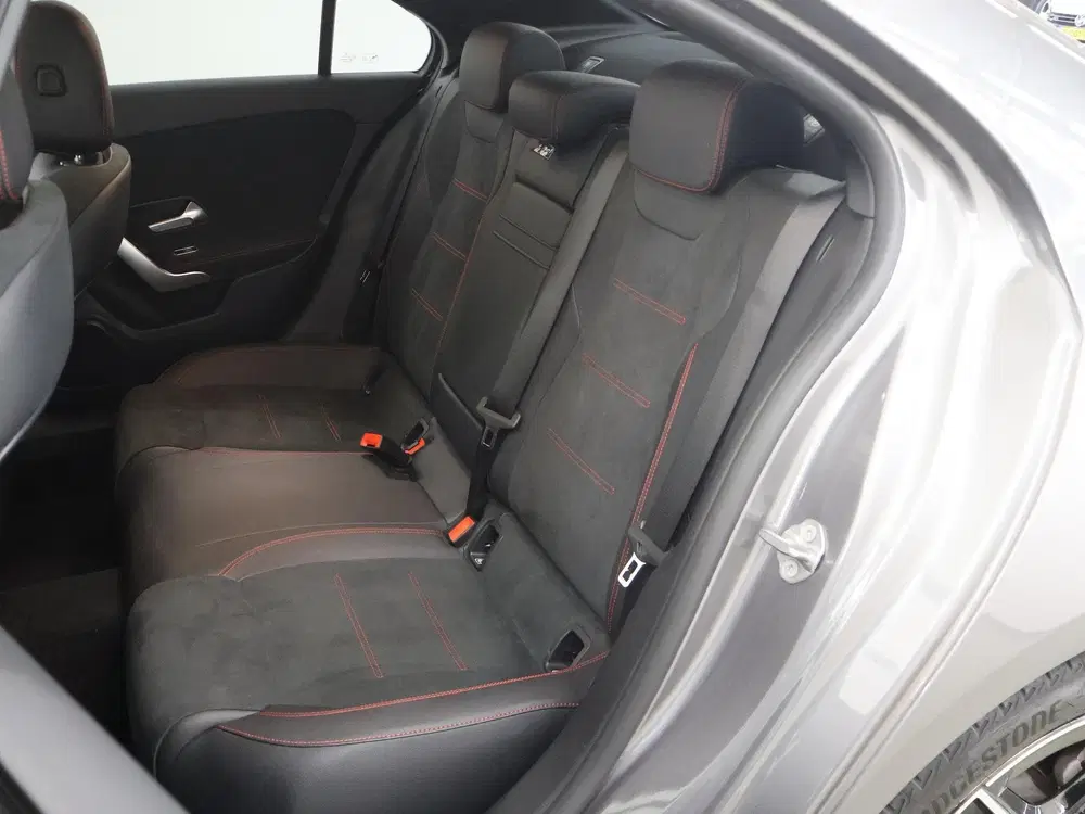 Mercedes-Benz A-Klasse 200 Business Solution AMG uit 2022, foto 11