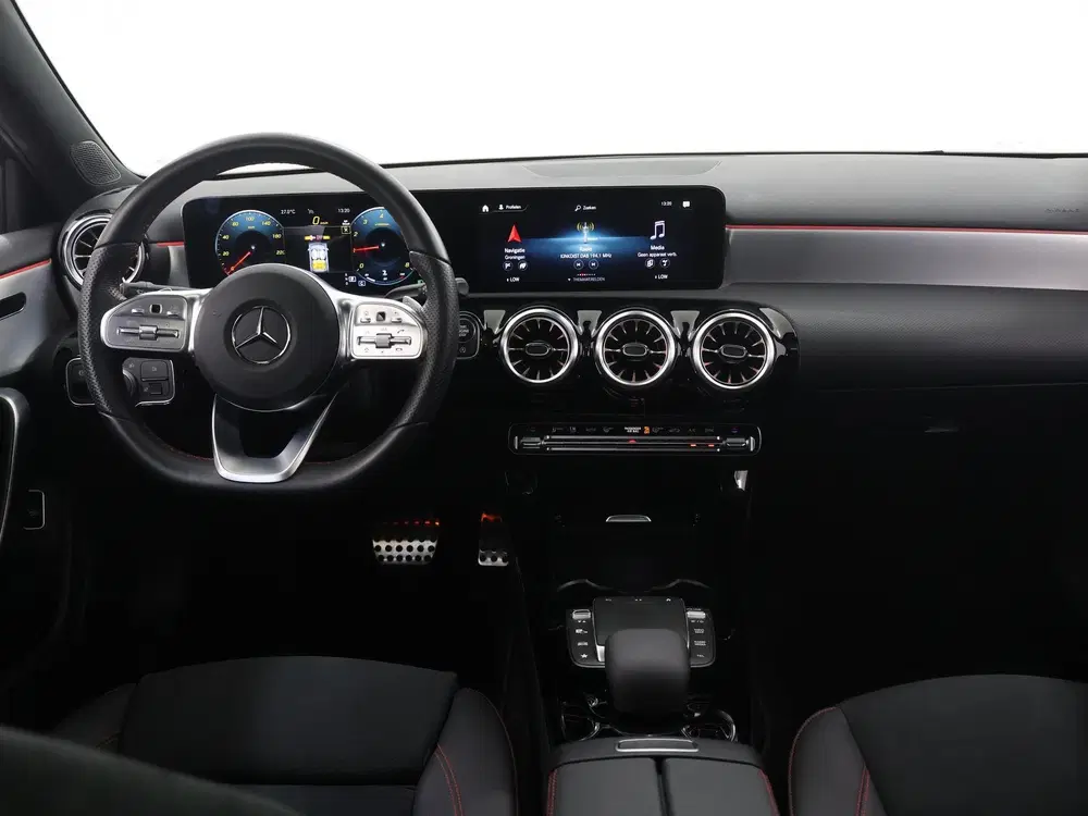 Mercedes-Benz A-Klasse 200 Business Solution AMG uit 2022, foto 8