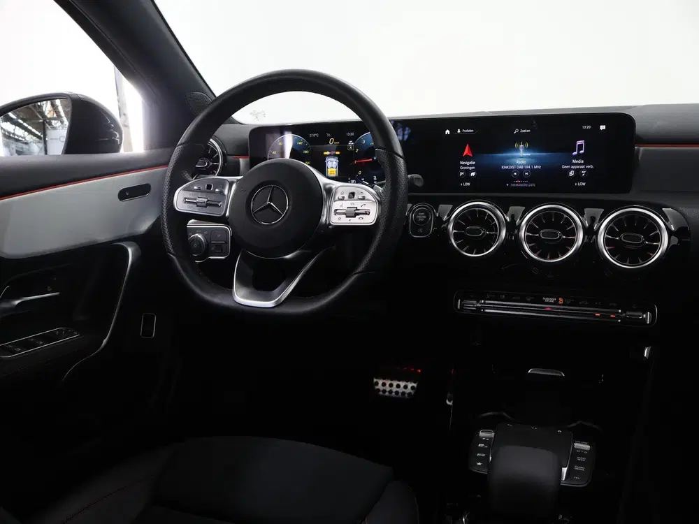 Mercedes-Benz A-Klasse 200 Business Solution AMG uit 2022, foto 9