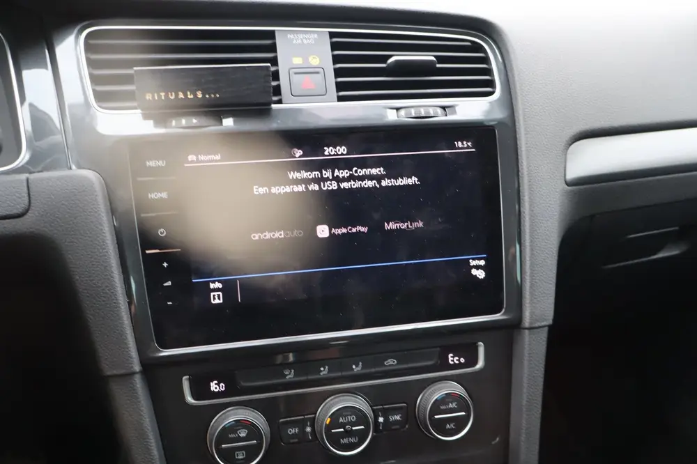 Volkswagen E-Golf E-DITION DIGI DASH CAMERA uit 2020, foto 18