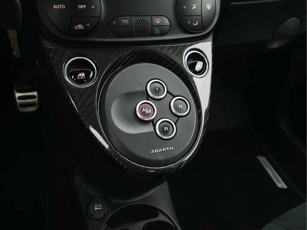 Abarth 695 1.4 T-Jet Competizione 70th Anniversary ( One of uit 2019, foto 14