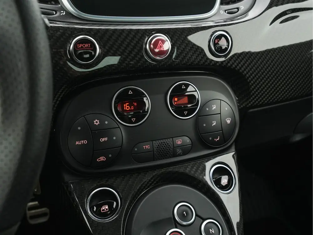 Abarth 695 1.4 T-Jet Competizione 70th Anniversary ( One of uit 2019, foto 15