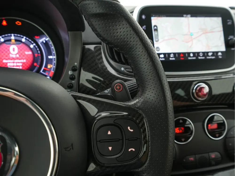 Abarth 695 1.4 T-Jet Competizione 70th Anniversary ( One of uit 2019, foto 19