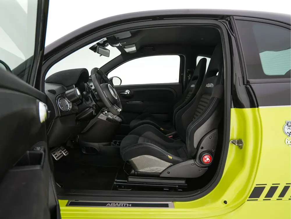 Abarth 695 1.4 T-Jet Competizione 70th Anniversary ( One of uit 2019, foto 8