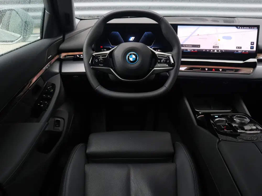 BMW i5 eDrive40 uit 2025, foto 12
