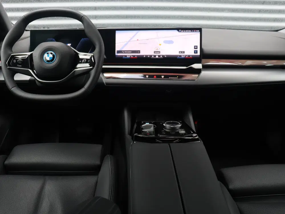 BMW i5 eDrive40 uit 2025, foto 14