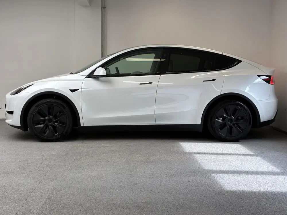 Tesla Model Y Long Range RWD 75 kWh uit 2025, foto 10