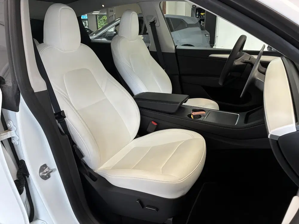 Tesla Model Y Long Range RWD 75 kWh uit 2025, foto 12