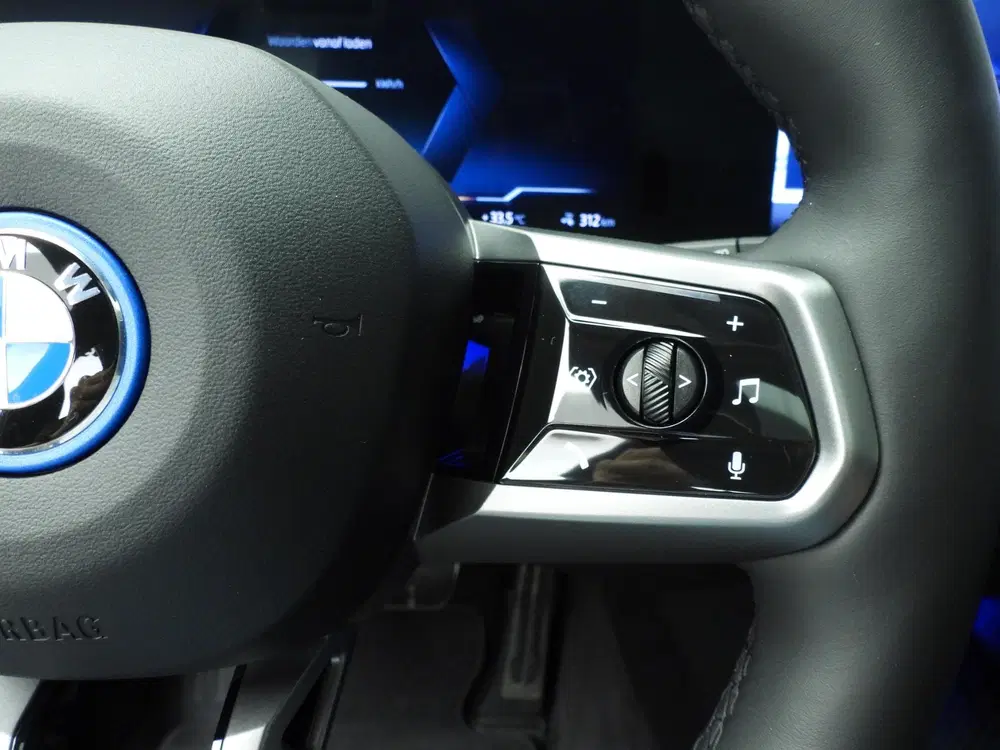 BMW i5 Touring xDrive40 uit 2025, foto 16