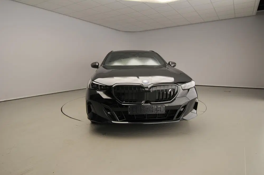 BMW i5 Touring xDrive40 uit 2025, foto 4