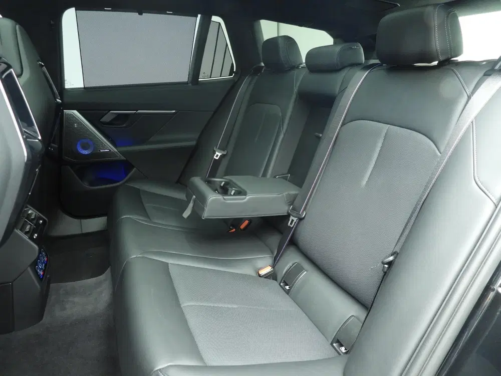 BMW i5 Touring xDrive40 uit 2025, foto 8