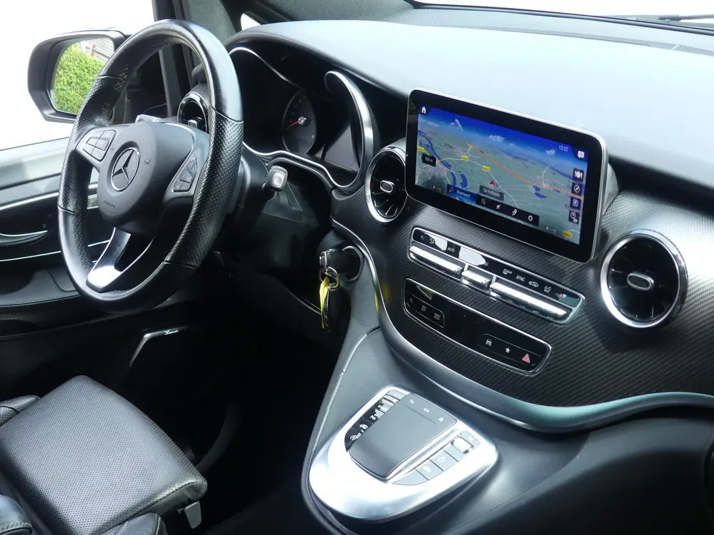 Mercedes-Benz V-Klasse 300d AMG Dubbel Cabine Panoramadak uit 2023, foto 2