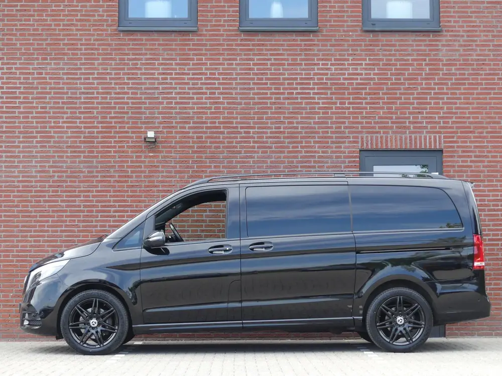 Mercedes-Benz V-Klasse 300d AMG Dubbel Cabine Panoramadak uit 2023, foto 3